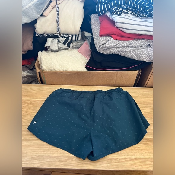 Old Navy - Active & Go-Dry Shorts - Picture 3 of 3